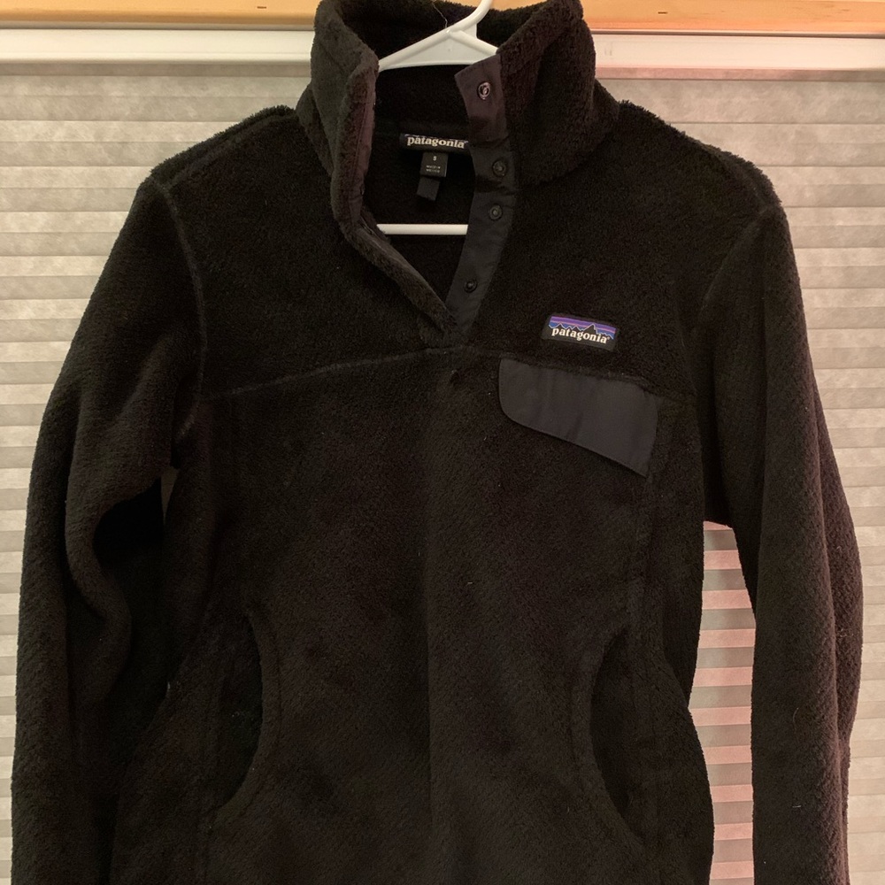 Black pull over Patagonia